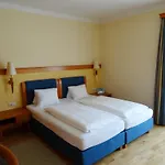 Locker & Legere - Self Check-in Am Wochenende Hotel 4*