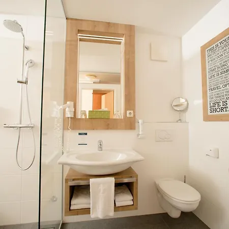 Locker & Legere Otel