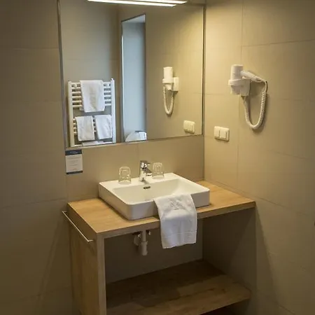 Locker & Legere Hotel