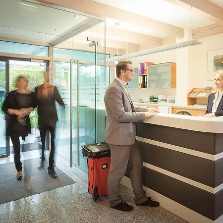 Locker & Legere - Self Check-in Am Wochenende