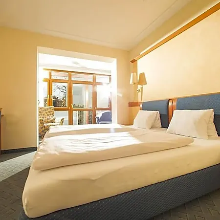 Locker & Legere - Self Check-in Am Wochenende Hotel 4*