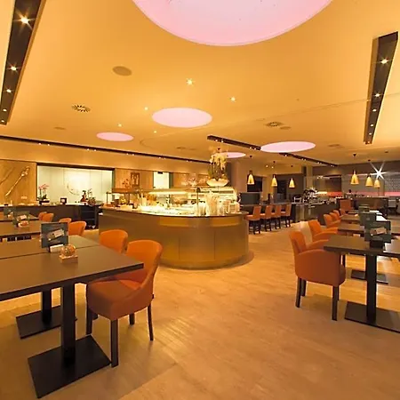 Locker & Legere - Self Check-in Am Wochenende Hotel 4*