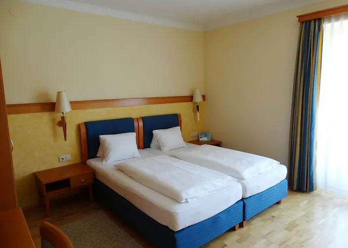 Locker & Legere Hotel 4*