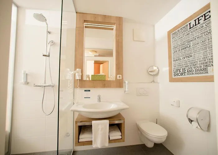 Locker & Legere Hotel