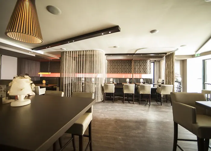 Locker & Legere Hotel 4*