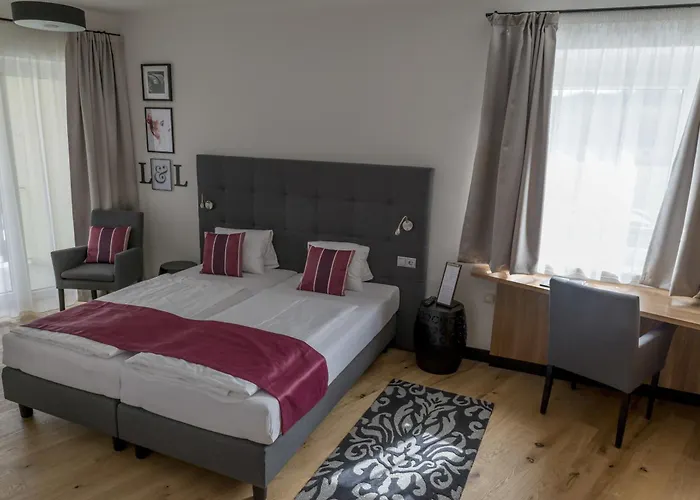 Locker & Legere Hotel